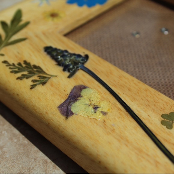 FRIENDS FLORAL PICTURE FRAME - Picture 5 of 6